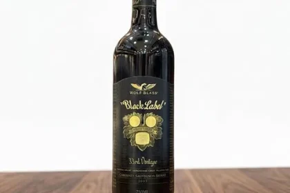 ภาพ Wolf Blass Black Label 33rd Cabernet Sauvignon Shiraz 2005 / 1 ลัง 12 ขวด ประกอบบทความ มุมที่ 1