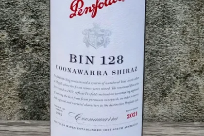 ภาพ (ลัง 12 ขวด) PenfoldsBin 128 Coonawarra Shiraz 2021 ประกอบบทความ มุมที่ 1