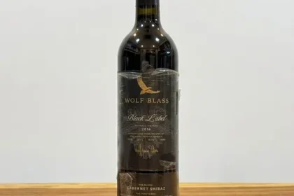 ภาพ Wolf Blass Black Label Cabernet Shiraz 2018 / 1 ลัง 12 ขวด ประกอบบทความ มุมที่ 1